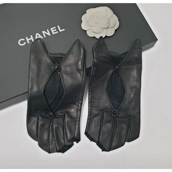 Chanel Black Leather Mittens - Size 8 - Picture 1 of 10